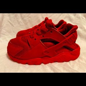 Nike Huarache Run. Toddlers 7c. University Red